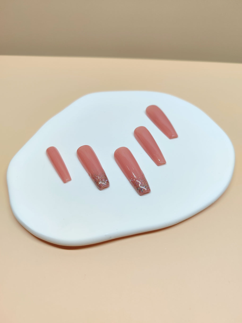 Vintage Minima Nails