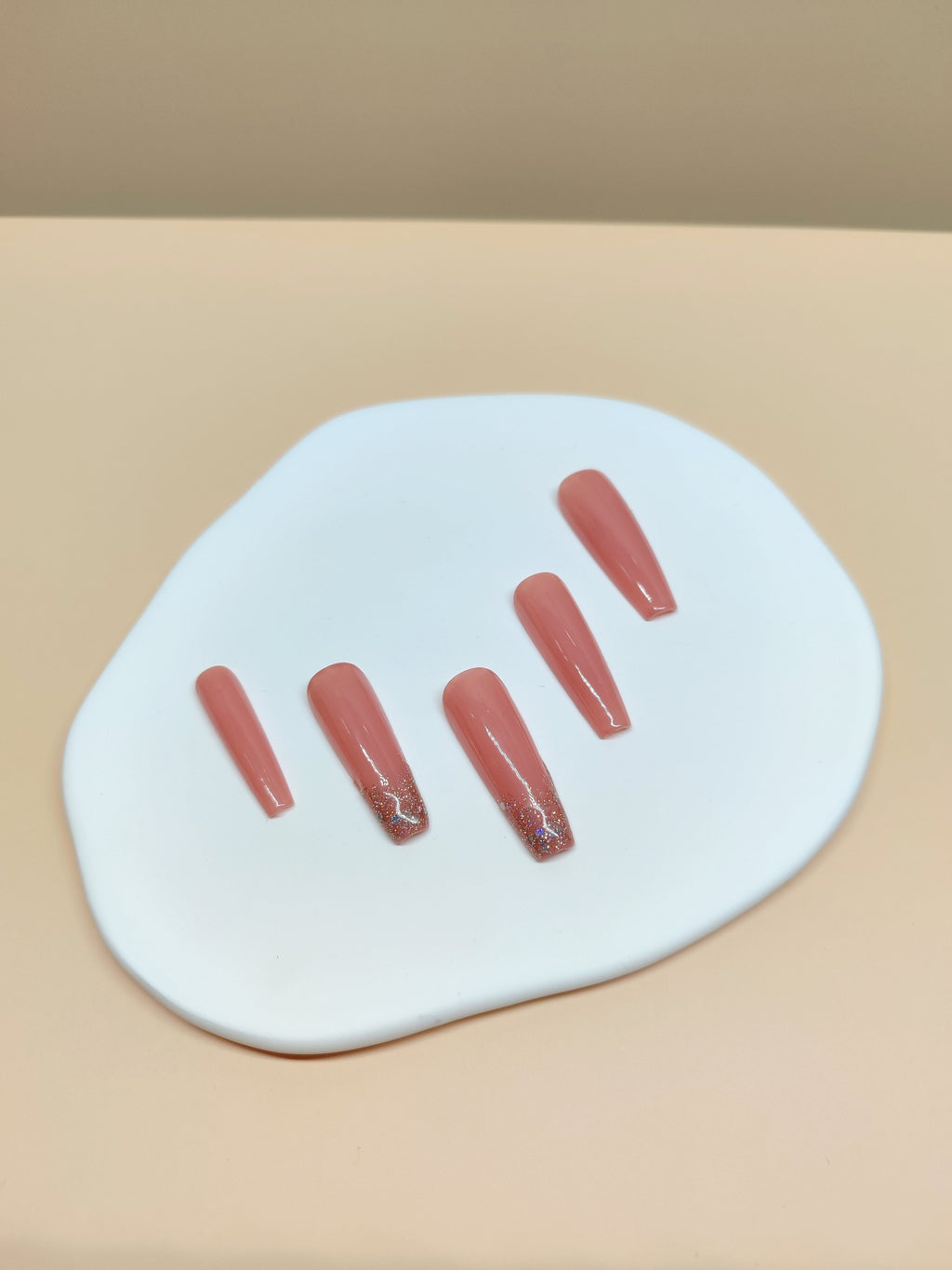 Vintage Minima Nails