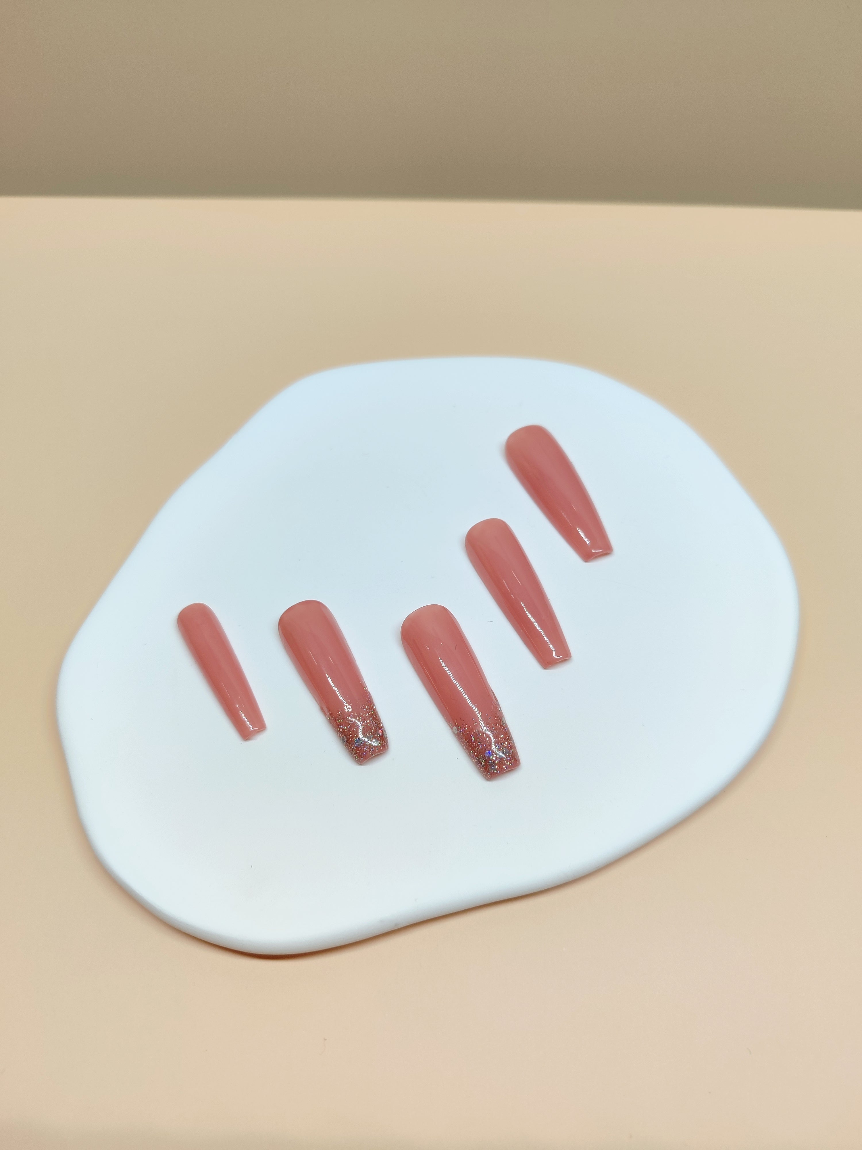 Vintage Minima Nails