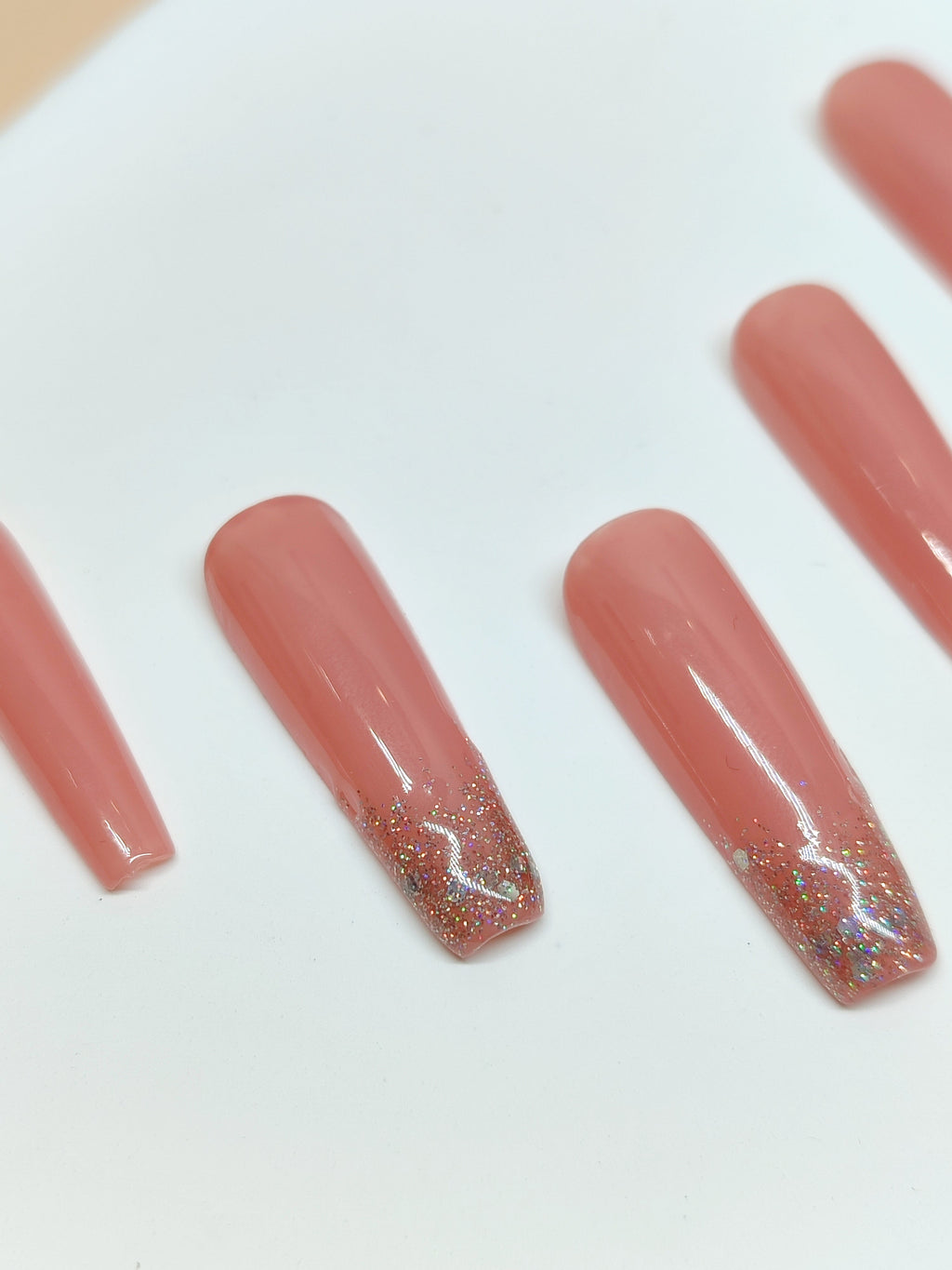 Vintage Minima Nails